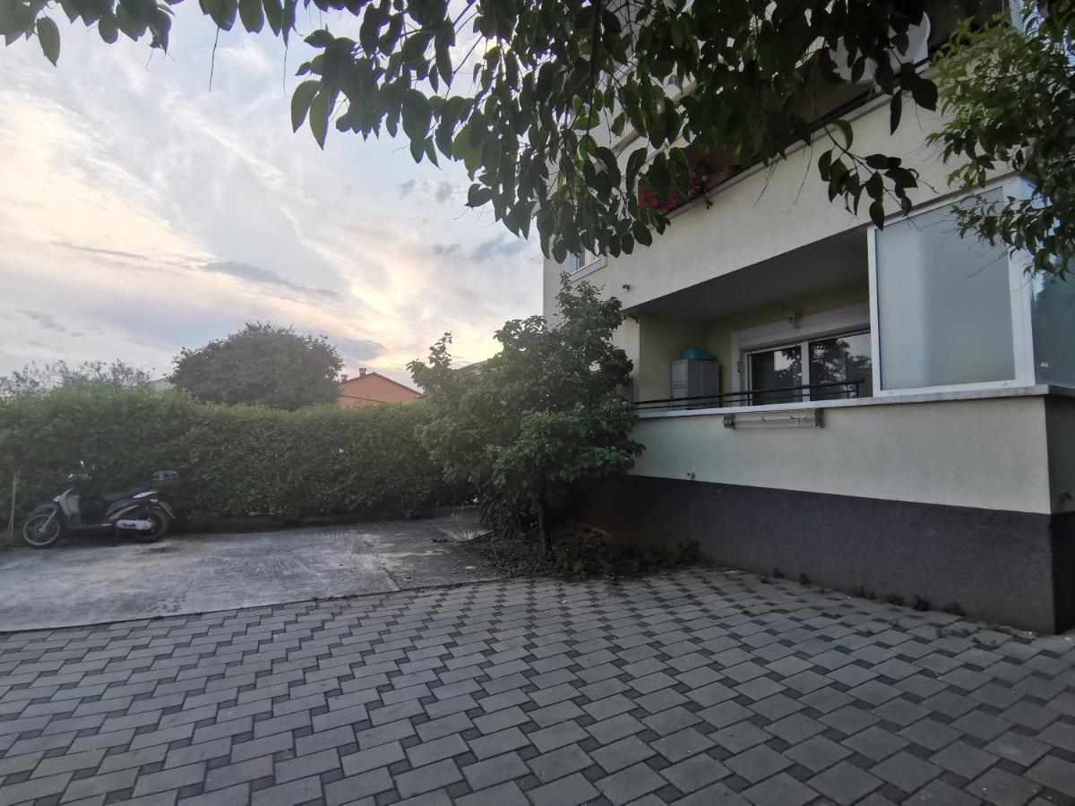 Nice Sunny Apartment Pula Luaran gambar